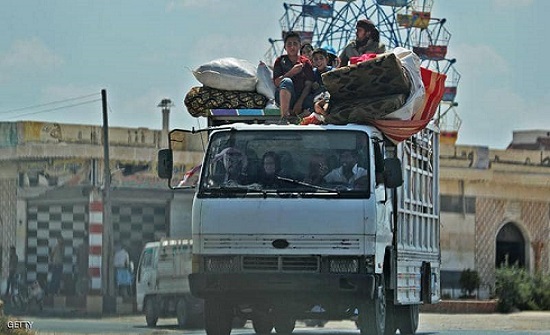 سوريا.. قصف إدلب "يهجّر" مئات الآلاف