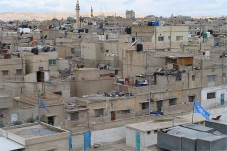 وزير التنمية الدولية البريطاني يزور مخيم حطين وزير التنمية الدولية البريطاني يزور مخيم حطين