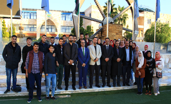 عميد كلية الحقوق يلتقي الطلبة المستجدين في الكلية عميد كلية الحقوق يلتقي الطلبة المستجدين في الكلية
