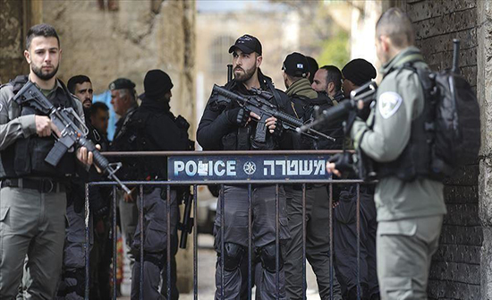 القدس.. الشرطة الإسرائيلية تعتقل 4 فلسطينيين بعد الاعتداء عليهم القدس.. الشرطة الإسرائيلية تعتقل 4 فلسطينيين بعد الاعتداء عليهم