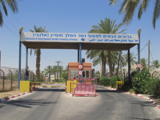 الأردن يرفض دخول معلمين من غزة الأردن يرفض دخول معلمين من غزة