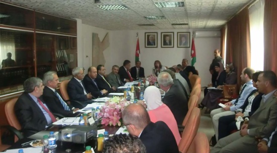 وزيرة النقل تلتقي أعضاء نقابة اصحاب الباصات