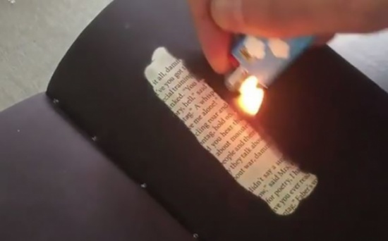 بالفيديو: كتاب لا يمكن قراءته إلّا بحرق أوراقه!