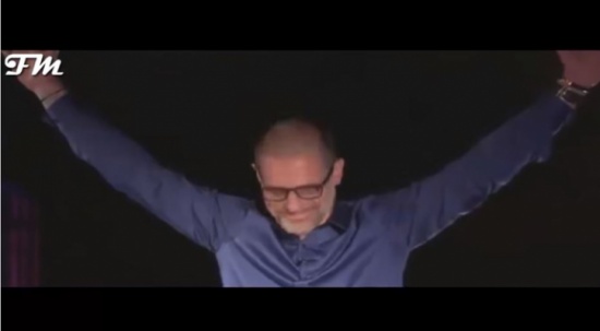 مدرب ويست هام يحتفل بطريقة مجنونة بهدف فرنسا