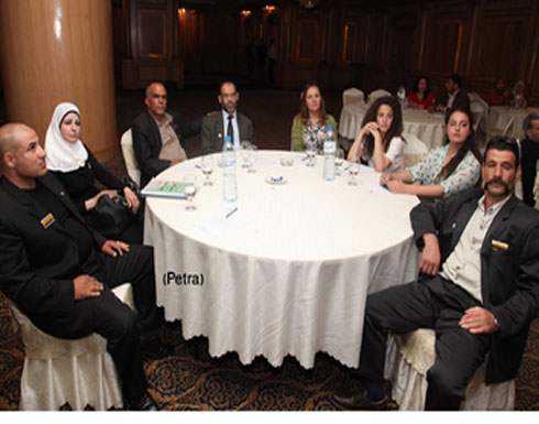 رئيس اتحاد المعلمين الفلسطينيين يشيد بجهود الملك والملكة في دعم مدارس القدس