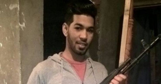 شاب يجلب بندقية لإطلاق النار في زفافه فقتل نفسه !