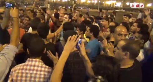 معارضو الانقلاب بالتحرير والسيسي يدعو لتعجيل الانتقال معارضو الانقلاب بالتحرير والسيسي يدعو لتعجيل الانتقال