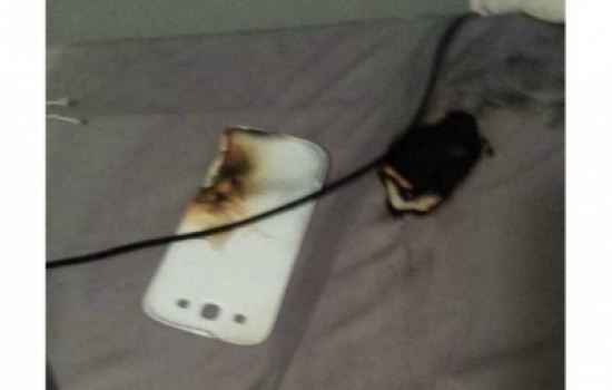 عائلة سعودية تطالب بتعويض بسبب هاتف نقال