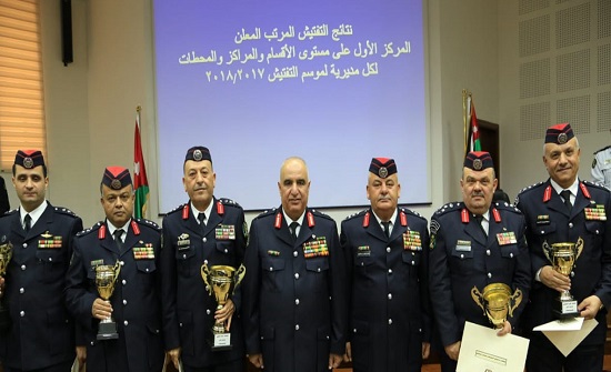 الدفاع المدني يكرم الفائزين بتفتيش المرتب المعلن الدفاع المدني يكرم الفائزين بتفتيش المرتب المعلن