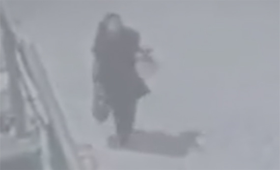 بالصور :حارس أمن يقتل فتاة في الشارع بعد رفضها الزواج منه بالصور :حارس أمن يقتل فتاة في الشارع بعد رفضها الزواج منه