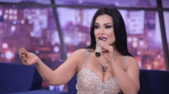 شاهد.. ظهور "فاضح" لفنانة استعراضية تونسية يعرضها لهجوم عنيف! شاهد.. ظهور "فاضح" لفنانة استعراضية تونسية يعرضها لهجوم عنيف!