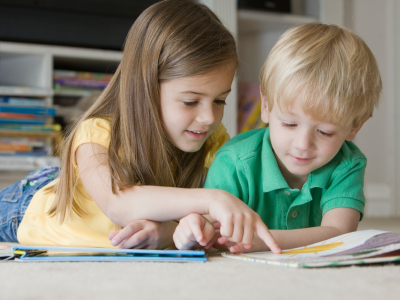 تعلم الطفل لغة ثانية لا يؤثر على لغتة الام تعلم الطفل لغة ثانية لا يؤثر على لغتة الام