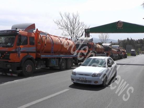 بالفيديو والصور : اعتصام لسائقي صهاريج المياه العادمة في جرش