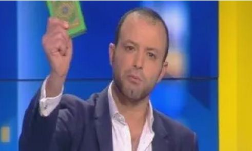 فيديو: جزائري يرفع المصحف في قناة تلفزيونية فرنسية ويوجه كلمة بالعربية للبغدادي فيديو: جزائري يرفع المصحف في قناة تلفزيونية فرنسية ويوجه كلمة بالعربية للبغدادي