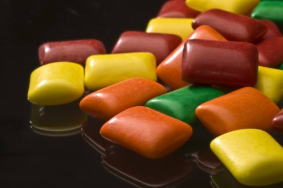 اذا بلعت العلكة .. ماذا سيحدث؟