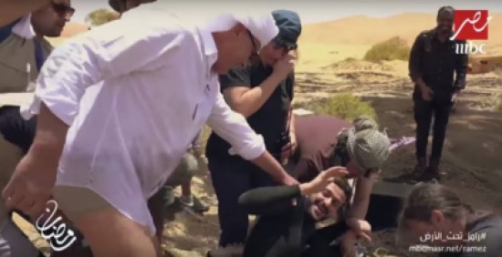 يحتل المرتبة الأولى ويحتفل بنجاحه