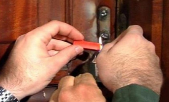 عمان: إغلاق فندق يقدم مشروبات ومأكولات ملوثة