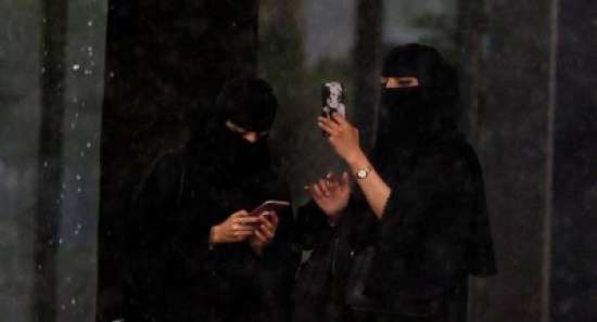 مفاجأة.. محكمة سعودية تسمح للنساء بـ"خلع النقاب" مفاجأة.. محكمة سعودية تسمح للنساء بـ"خلع النقاب"
