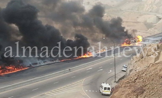 الزرقاء : احتراق صهريج محمل بـ 35 طن بنزين الزرقاء : احتراق صهريج محمل بـ 35 طن بنزين