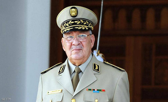 الحزب الحاكم والجيش يدعمان الشعب.. وبوتفليقة "وحيدا"