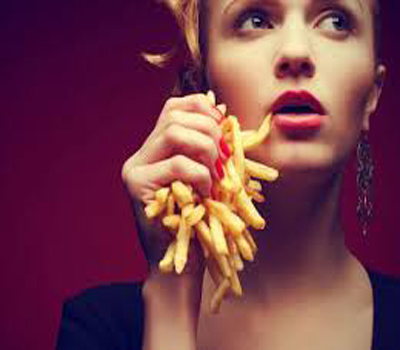 ‘حمالة صدر ذكية’ تجنب النساء الإفراط في الطعام!!