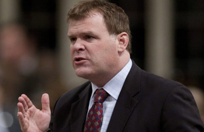 محتجون فلسطينيون يرشقون وزير الخارجية الكندي بالبيض في رام الله