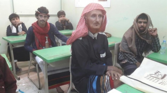 مواطن تجاوز عمره الـ100 عام ينتظم في مقاعد الدراسة.. ويكشف عن السبب مواطن تجاوز عمره الـ100 عام ينتظم في مقاعد الدراسة.. ويكشف عن السبب
