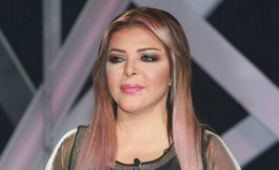 فلة الجزائرية تقبل حبيبها وتغضب الجزائريين – بالفيديو فلة الجزائرية تقبل حبيبها وتغضب الجزائريين – بالفيديو