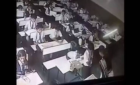 فيديو| كاميرا مراقبة تكشف 'وحشية' معلمة .. انظروها ماذا فعلت بالتلميذ! فيديو| كاميرا مراقبة تكشف 'وحشية' معلمة .. انظروها ماذا فعلت بالتلميذ!