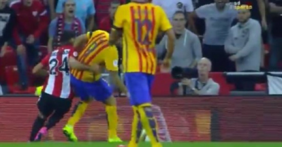 فيديو..لاعب بيلباو يزور شباك برشلونة من منتصف الملعب ! فيديو..لاعب بيلباو يزور شباك برشلونة من منتصف الملعب !