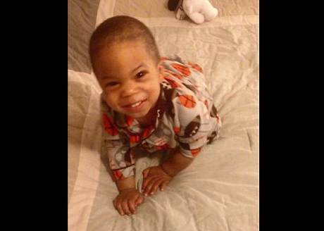 بالفيديو ..طفل يستيقظ راقصا على أنغام "برونو مارس"