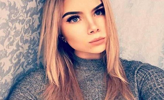 الهاتف والشاحن والماء.. "مثلث الخطر" يسبب كارثة لبطلة روسية الهاتف والشاحن والماء.. "مثلث الخطر" يسبب كارثة لبطلة روسية