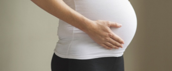 حرمت من الإنجاب لسنوات.. ثم أنجبت 4 أطفال في 9 أشهر.. إليك قصة الأم الأسطورة