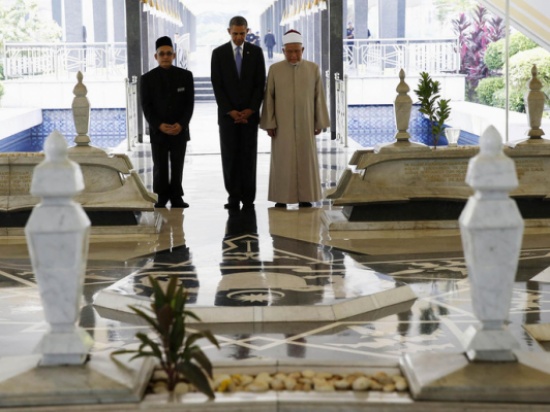 أوباما لإمام ماليزي: "ادعُ لي" لوقف اضطهاد المسلمين