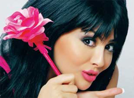 مريم حسين تشتم جمهورها بلفظ خارج مريم حسين تشتم جمهورها بلفظ خارج