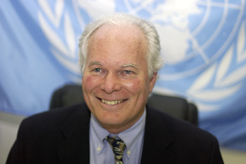 مسؤول أممي يتفقد مناطق اللاجئين في جنوب لبنان