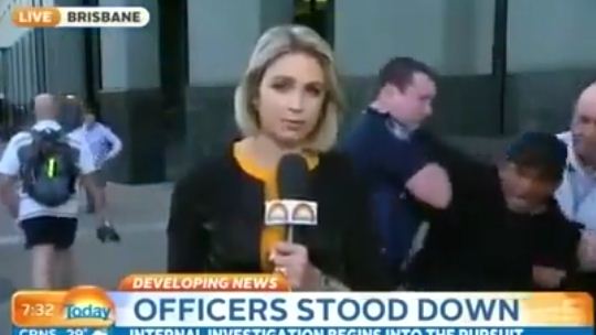 شاهد: ماذا حدث أثناء تقديم مذيعة لتقرير ميداني على الهواء