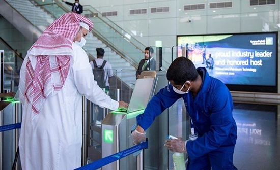 السعودية تسمح بدخول الخليجيين وأصحاب التأشيرات بدءا من الثلاثاء السعودية تسمح بدخول الخليجيين وأصحاب التأشيرات بدءا من الثلاثاء