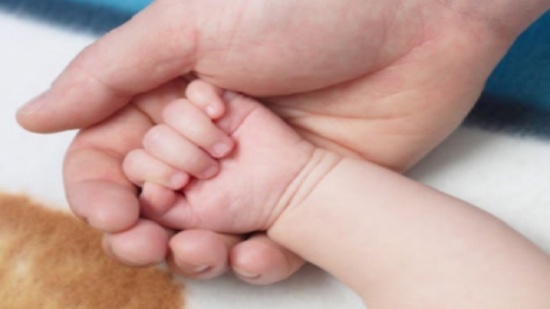 عائلة تُرزق بمولود أنثى لأول مرة منذ حكم نابليون