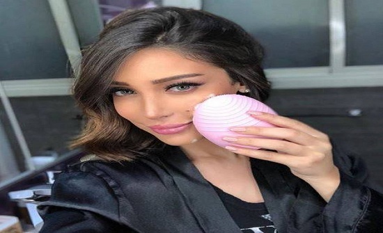 بسمة بوسيل تثير الجدل بلون أحمر شفاهها الغريب بسمة بوسيل تثير الجدل بلون أحمر شفاهها الغريب