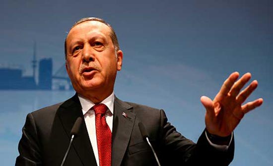 أردوغان يطالب أمريكا بتفسير لرفع صورة زعيم حزب العمال الكردستاني في الرقة أردوغان يطالب أمريكا بتفسير لرفع صورة زعيم حزب العمال الكردستاني في الرقة