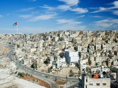 السوريون أدخلوا أكثر من مليار دولار للاقتصاد الأردني السوريون أدخلوا أكثر من مليار دولار للاقتصاد الأردني