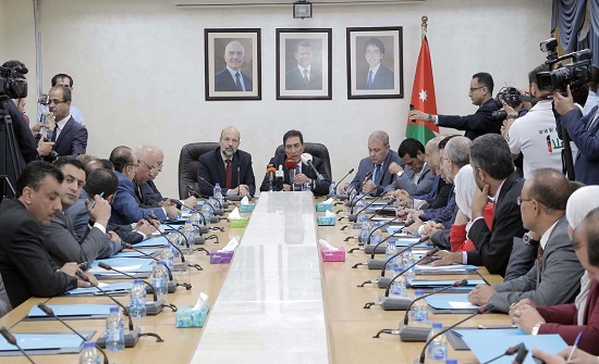 التفاصيل الكاملة لاجتماع الرزاز مع رؤساء الكتل والمكتب الدائم في مجلس النواب التفاصيل الكاملة لاجتماع الرزاز مع رؤساء الكتل والمكتب الدائم في مجلس النواب