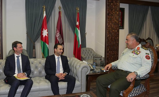 "رئيس الأركان المشتركة" يستقبل وفداً أمريكياً "رئيس الأركان المشتركة" يستقبل وفداً أمريكياً