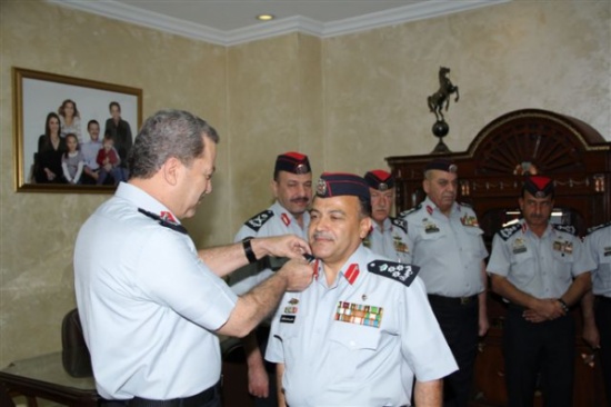 ترفيعات لضباط ومرتبات في الدفاع المدني ( اسماء وصور )