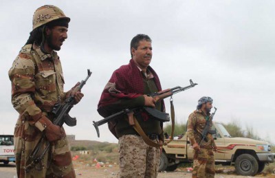 موالون في الجيش للرئيس اليمني السابق يرفضون أي تدخل أجنبي موالون في الجيش للرئيس اليمني السابق يرفضون أي تدخل أجنبي