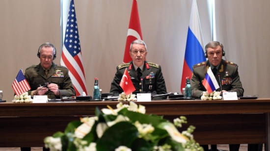 باحث: تركيا قد تضطر للاختيار بين أمريكا وروسيا في سوريا