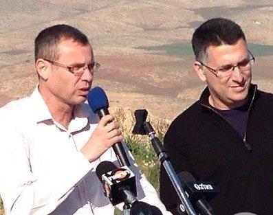 اليمين الاسرائيلي يتظاهر في غور الاردن لدعم المستوطنين اليمين الاسرائيلي يتظاهر في غور الاردن لدعم المستوطنين