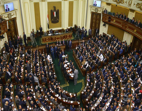 برلمانيون مصريون يطلبون تعديل الدستور