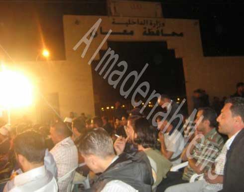 الدرك ينسحب من امام محكمة معان واطلاق نار على مبنى المحافظة الدرك ينسحب من امام محكمة معان واطلاق نار على مبنى المحافظة